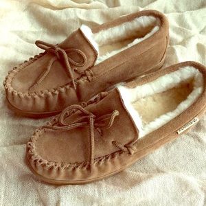 Bearpaw women’s Mindy moccasin shoes size 7